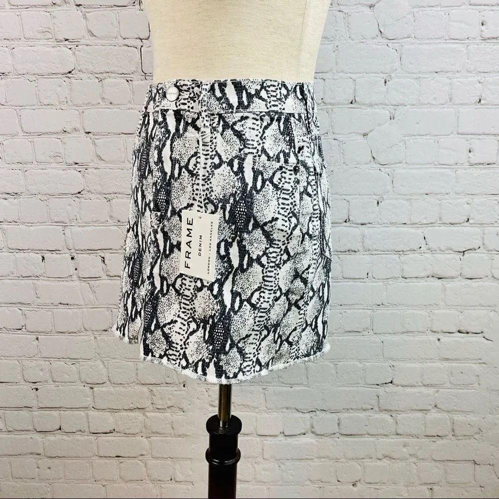 NWT FRAME Le Mini Split Front Python-Print Skirt New with tags - Picture 6 of 16